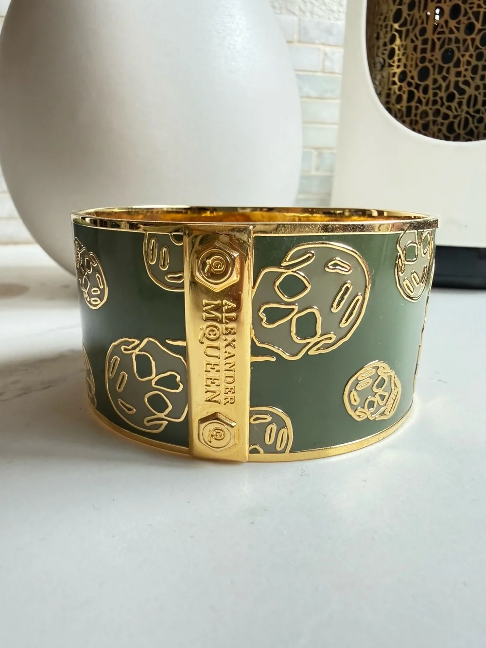 Alexander McQueen Olive Green Enamel Skull Wide Hinged Bangle Cuff Bracelet Gold - Picture 1 of 5